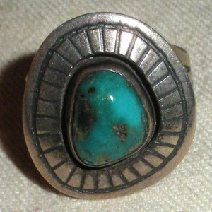 VINTAGE NAVAJO GREAT TURQUOISE & STAMPWORK STERLING SILVER RING SIZE 8 vafo - Picture 1 of 6