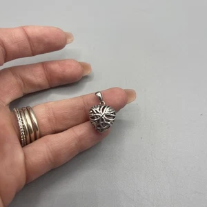 Hermoso colgante de plata de ley 925 con diseño de corazón recortado # Z253 - Imagen 1 de 13