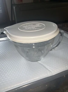 PAMPERED CHEF 8 Cup / 2 QT. Measuring Mixing Batter Bowl Covered w/Lid - Picture 1 of 5