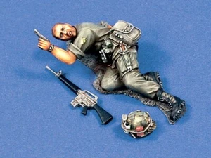 Verlinden 1/35 US Squad Leader 1st Cavalry Division liegend am Boden Vietnam 399 - Bild 1 von 1