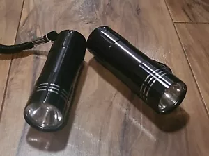 BRAND NEW X2 1 BULB LED FLASHLIGHTS (batteries included) Great Gift - Picture 1 of 3