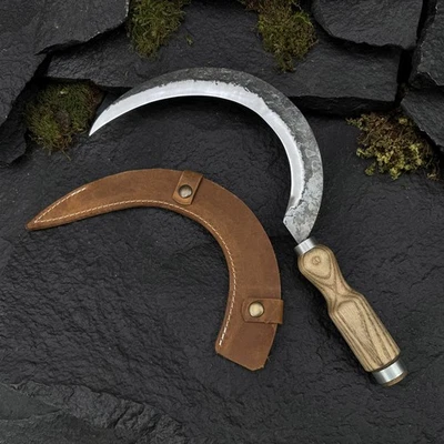 Серп ручной ковки с кожаными ножнами - лезвие из углеродистой стали 52100. Ручка для пепла. - Изображение 1 из 4