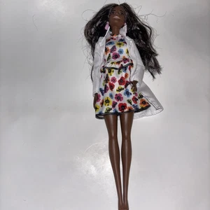 Barbie Collector Fashionistas #106 Barbie Puppe groß AA Lächeln Zähne Blumen Kleid - Bild 1 von 5
