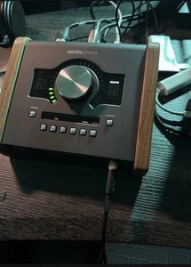 Apollo Twin MkII Twin Quad W/ Genuine Apple Adapters For Thunderbolt 3 - Picture 1 of 5