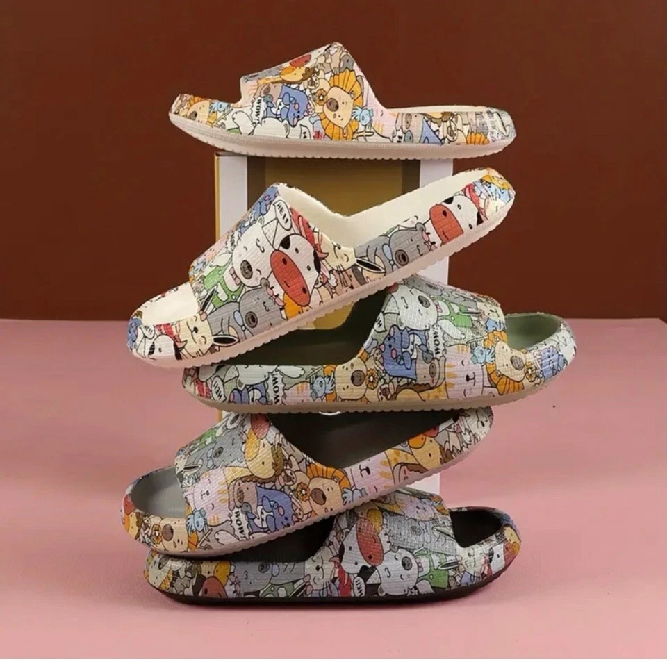 Sandalias de suela suave de EVA de moda de verano con toboganes de graffiti de dibujos animados Foto 1 de 2