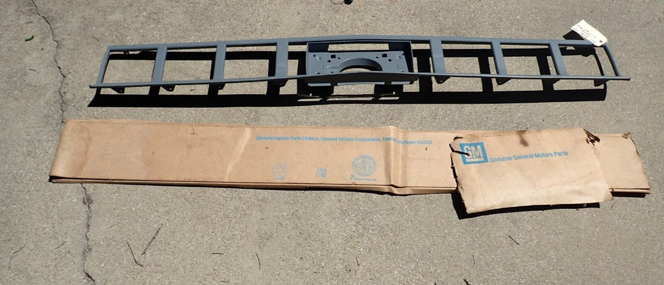 Panel trasero Chevy Caprice 1980-85, ¡nuevo en stock! 20237210 panel acabado Foto 1 de 4