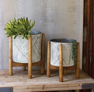Set Of 2 Transitional White And Gray Pressed Tin Planters Pots With Wooden Base - Picture 1 of 6