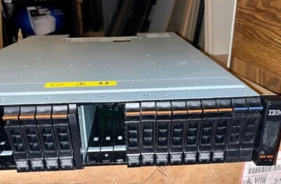 IBM 2076-124 V7000  00AR026, 2 X 00AR043, 2X 00AR097, 11X 85Y6185 WITH RAILS - Image 1 of 4