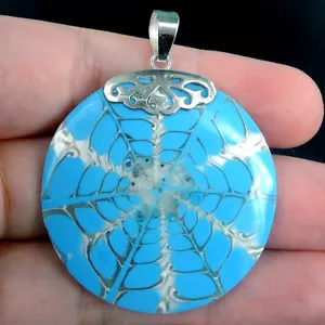 Colgante de plata esterlina 925 con cáscara de cono natural y resina azul hecho a mano - Imagen 1 de 5