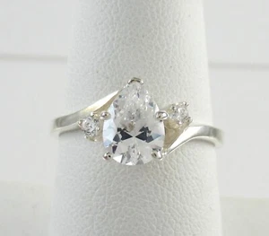 Avon .925 Sterling Silver 3 Stone CZ Ring Vintage Style Pear size 8 - Picture 1 of 2