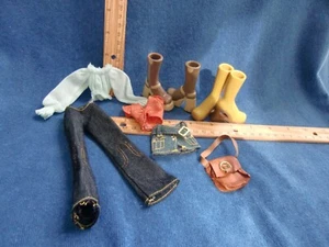 Bratz XPress It Outfits OK+ Botas Jeans Falda Bolso Naranja Verde Tops Yasmin 2002 - Imagen 1 de 2