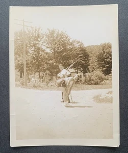1940'S REAL B/W PHOTO MAN AND WOMAN POSING WITH CRUTCHES 3.5X4.5in EX - Picture 1 of 2