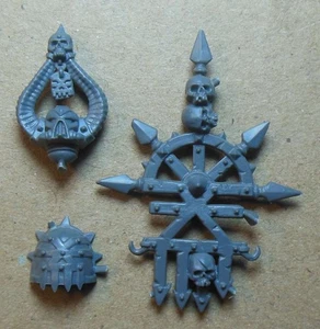 Chaos Space Marines 2007 - Command - Khorne Icon Head Shoulder Pad Bits Bitz 40K - Picture 1 of 1