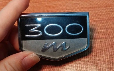 Chrysler 300M 1999-2004 emblema logotipo símbolo insignia guardabarros lateral cromo OEM F97 Foto 1 de 3