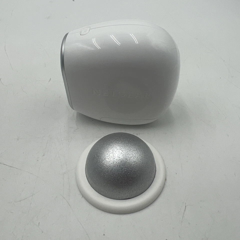 ARLO NETGEAR VMC3030 WIRELESS SECURITY CAMERA WITH MOUNT - Image 1 of 4