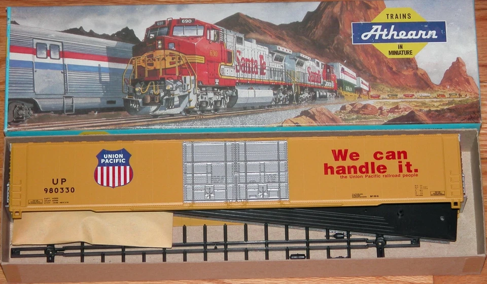 HO ATHEARN 2951 86' HI CUBE 4 DOOR BOXCAR KIT UNION PACIFIC UP 980330 - Image 1 of 1