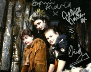 Doctor Who Autograph: SOPHIE ALDRED, JESSICA MARTIN & CHRIS JURY Signed Photo - Foto 1 di 1