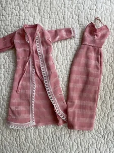 Barbie Puppe Clone Kleid und Gewand Vintage 70er oder 80er rosa mit Spitze selten Vintage - Bild 1 von 4
