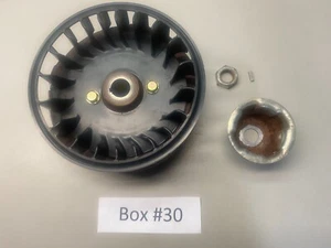 Briggs und Stratton Schwungrad, Lüfter und Becher 794814, 794815 und 794867 (Box30). - Bild 1 von 3