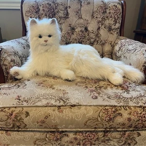 2009 Fur Real Friends Hasbro Interactive White Persian Cat Working Lulu Cuddling - Picture 1 of 15