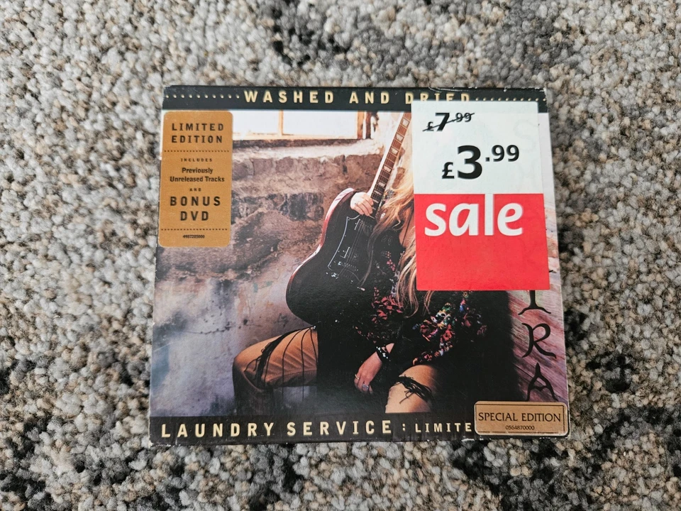 Shakira - Laundry Service: Limited Edition Washed & Dried -CD & DVD - Bild 1 von 4