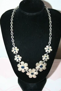 collier fantaisie floral, en métal argenté de marque OSLO - Imagen 1 de 8