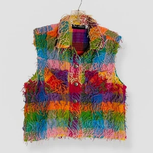 Gilet Shaggy Vintage Ana’s Fashions Frange Colorate Crop Top Tasche Bottone Arcobaleno - Foto 1 di 7
