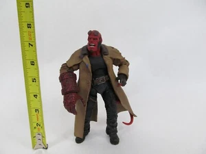 MEZCO Hellboy Golden Army Action Figure - Picture 1 of 3
