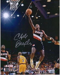 Clyde Drexler Portland Trail Blazers Autographed 8x10 Lay Up vs. LA Lakers Photo - Picture 1 of 1