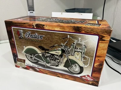 RARE - 1948 Indian Chief 348 Die-Cast Motorcycle Guiloy 1:6 Scale Green / Beige - Image 1 of 4
