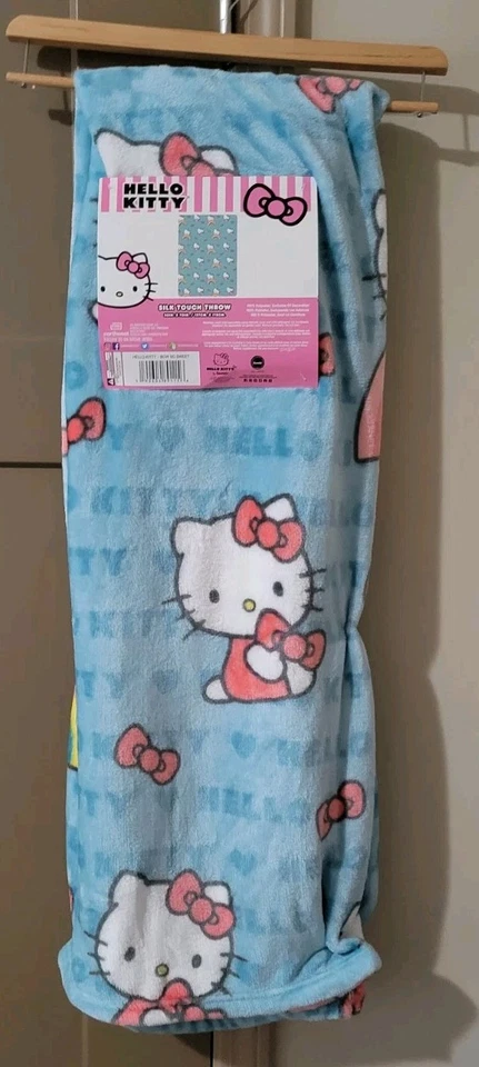 Sanrio Hello Kitty & Friends Throw Blanket – Pink Cloud Twin Size 60"x90"