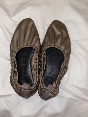 Pisos de ballet marrón con punta cuadrada de trapo y hueso Foto 1 de 2