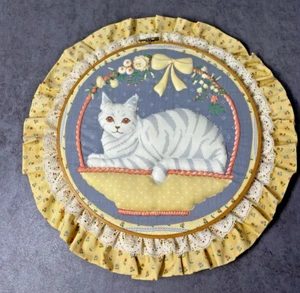 Vintage Quilted Handmade Gray Cat 3D Raised Hoop Art Wall Hanging Decor Lace - Picture 1 of 4
