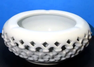 Vintage Asian Korean Heavy Woven White Ceramic Ashtray 2.75"H x 6.25"D - Picture 1 of 8