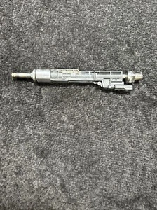 2016 BMW X6M S63 Fuel Injectors OEM 13647645956 - Picture 1 of 7