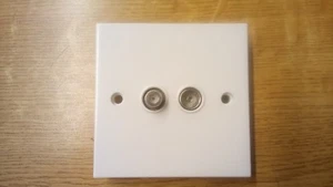BG 965 Twin TV Koaxial & F Typ Sat Steckdose weiß eckig kantig - Bild 1 von 3