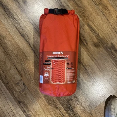 Almohadilla para dormir inflable doble V aislada KLYMIT | Gruesa, ligera, fácil... Foto 1 de 4
