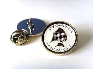 JAMES BOND 007 STROMBERG LABORATORY LAPEL PIN BADGE TIE PIN GIFT - Picture 1 of 1