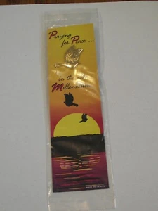 Gold tone religious Holy Spirit Dove lapel pin Praying for peace bookmark - Picture 1 of 3