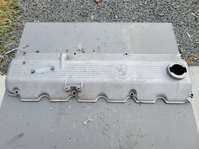 BMW E30 328 M20 Valve Cover OEM 325i 325is 325es 325e 528e, 11121713116 - Image 1 of 4