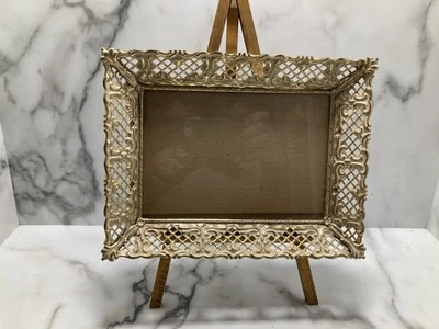 "Marco de fotos vintage de metal de filigrana celosía dorada y blanca Hollywood Regency 5""x7""" Foto 1 de 4