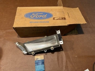 NOS FORD D3MY-15A201-B 1973-1975 MERCURY FULL SIZE SIDE MARKER LAMP ASSEMBLY - Image 1 of 4