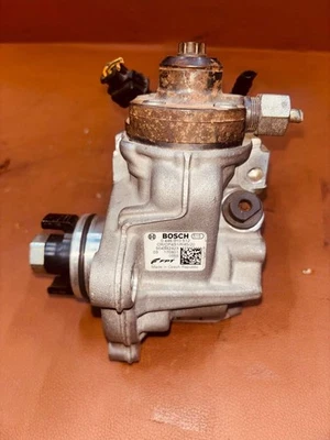 BOMBA DE COMBUSTÍVEL INJETORA MITSUBISHI CANTER 3.0 4P10 OEM BOSCH 0445010512 - Imagem 1 de 4