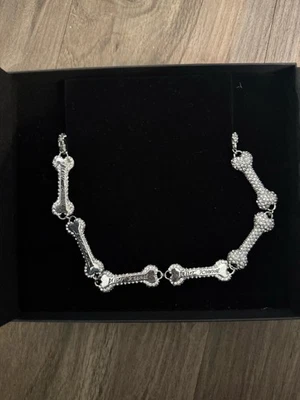 NUEVO CON ETIQUETAS Betsey Johnson HALLOWEEN HUESO ESQUELETO Collar Piedras Vidrio Chapado en Rodio Foto 1 de 2