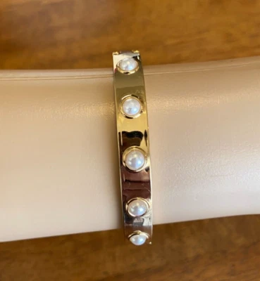 Anne Klein 纽约黄金和白色人造珍珠铰边手镯手链 — 第 1/4 张图片