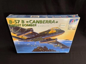 ITALERI B-57 B CANBERRA NIGHT BOMBER 1/72 MODEL KIT SET AIR PLANE JET AIRCRAFT - Picture 1 of 3