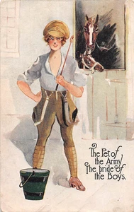 POSTCARD    MILITARY WWI   GIRL THE PET OF THE ARMY THE PRIDE OF THE BOYS - Picture 1 of 2