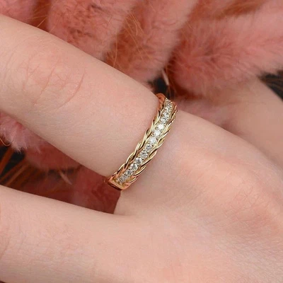 真品莫桑石 2 克拉圆形切割结婚戒指 14K 镀黄金银色 — 第 1/4 张图片