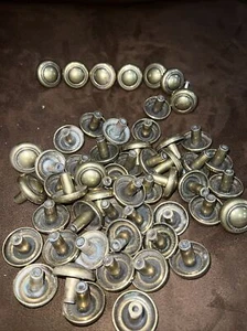 54 Knöpfe Antik Messing Oberfläche Schubladenschrank 1" breit x 1" hoch - Bild 1 von 4