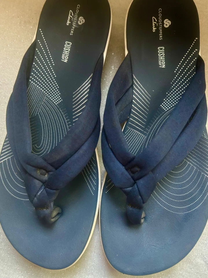 Clarks Cloud Steppers Black Thong Slip On Comfort Flip Flops shoe Sandals sz 10 - Image 1 of 4